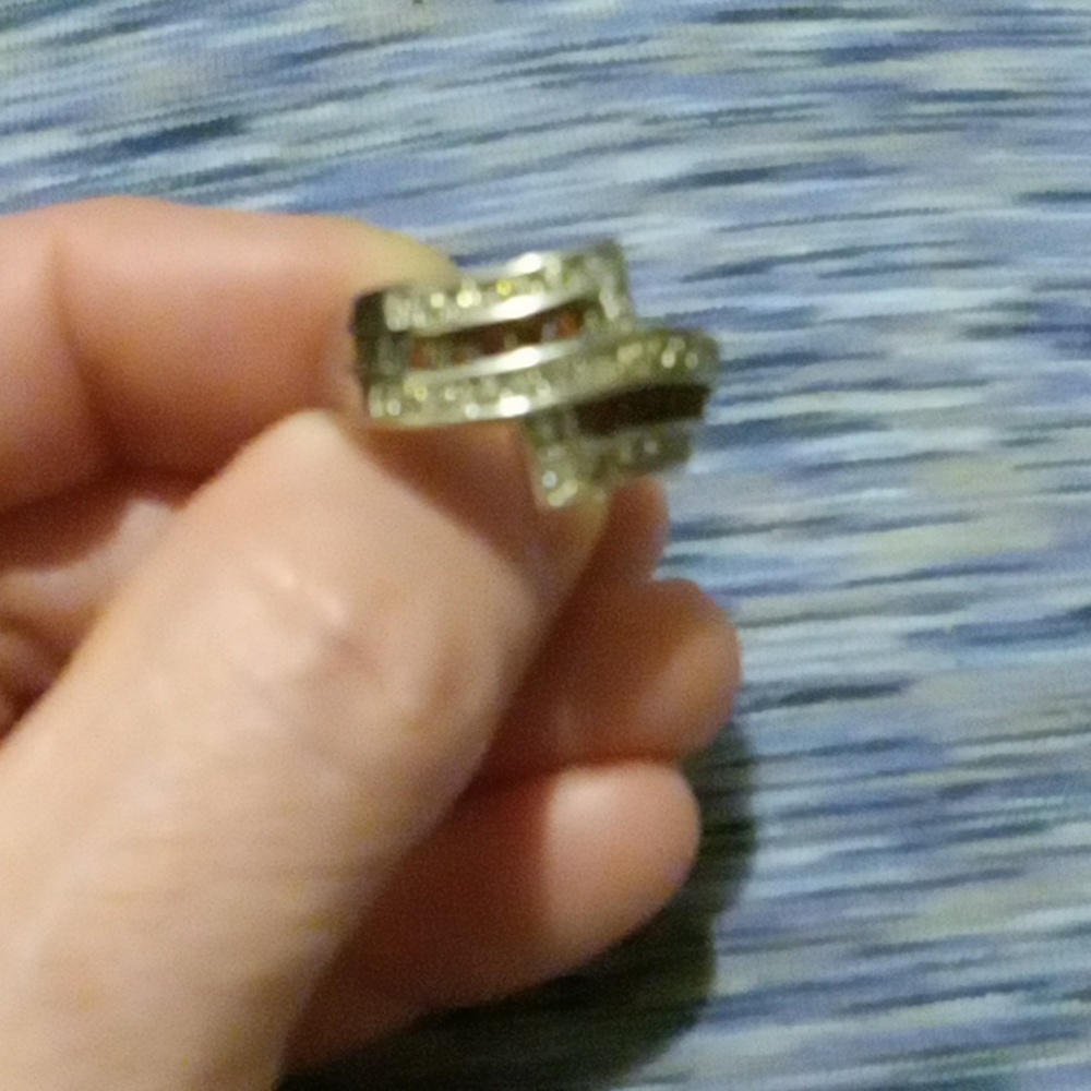 Ladies silver ring